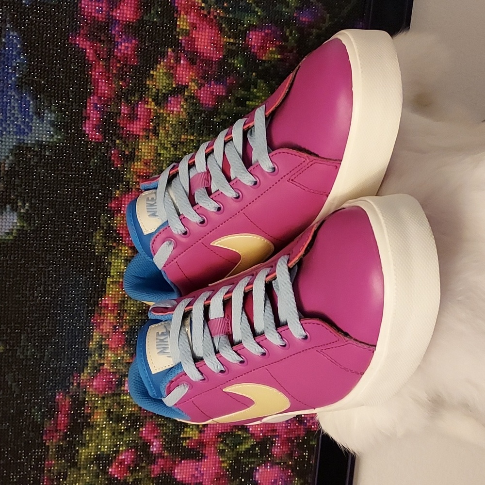 Womens Nike Dunk Low Retro Classic Sneakers